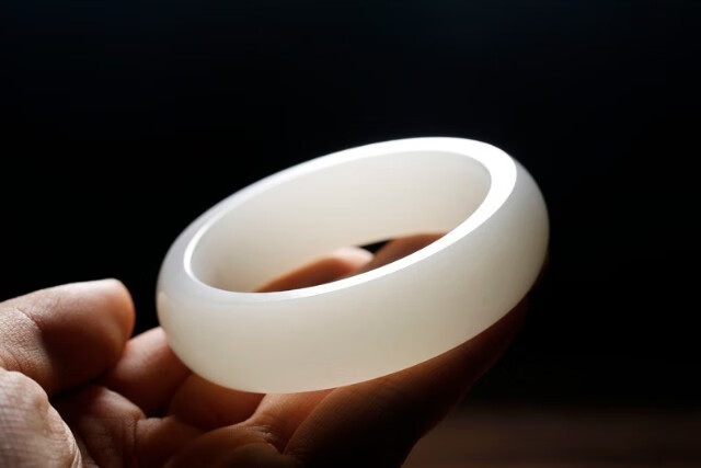 爱优美新疆和田玉羊脂玉柔光手镯平安镯细腻油润哑光定制女士玉镯子