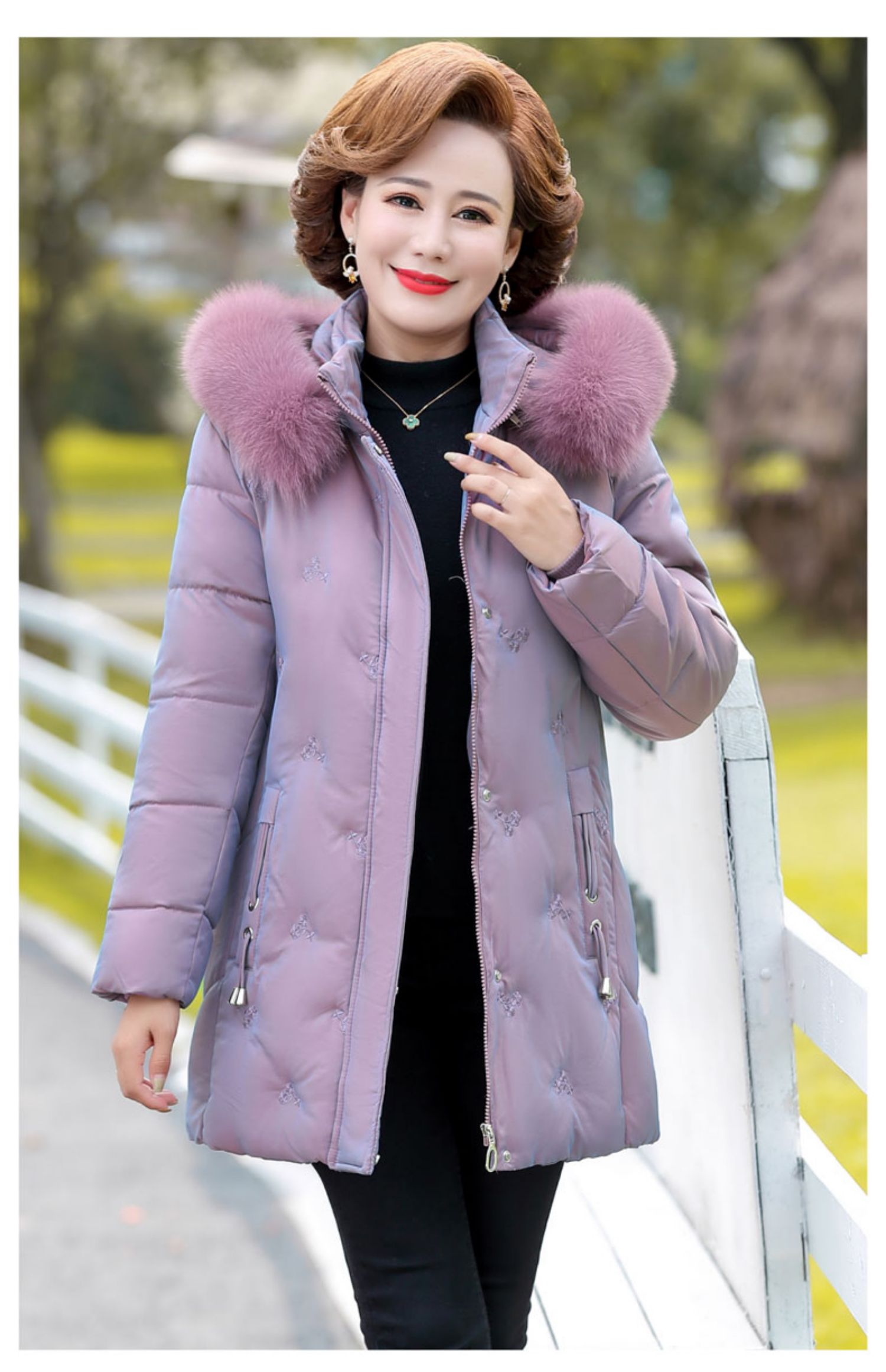 96δ69年底特价雅鹿妈妈穿的羽绒服女中老年女装洋气羽绒4050岁