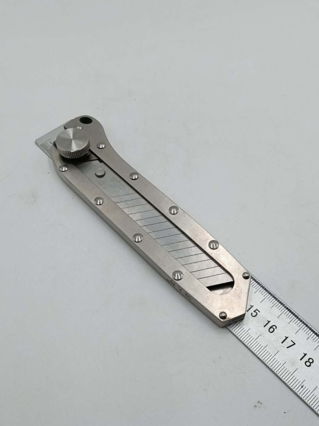 五金18mm全钢壁纸刀架电工皮具刀美工刀架业级重型美工刀 金属银2020