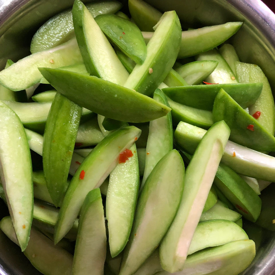 生芒果酸芒果生吃酸脆的青芒果新鲜广东孕妇酸嘢水果海南象牙芒微辣