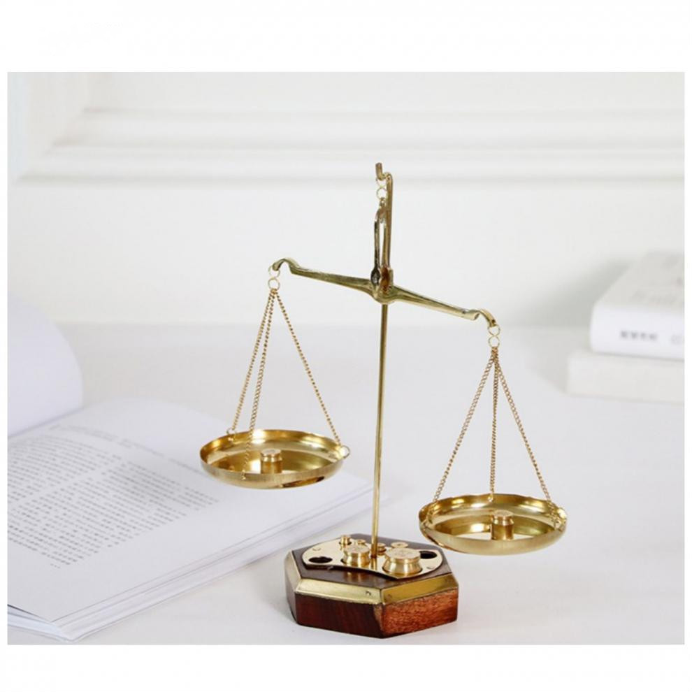 天平摆件印度实木底座黄铜手工制天平称书房桌面复古饰品创意装饰摆件
