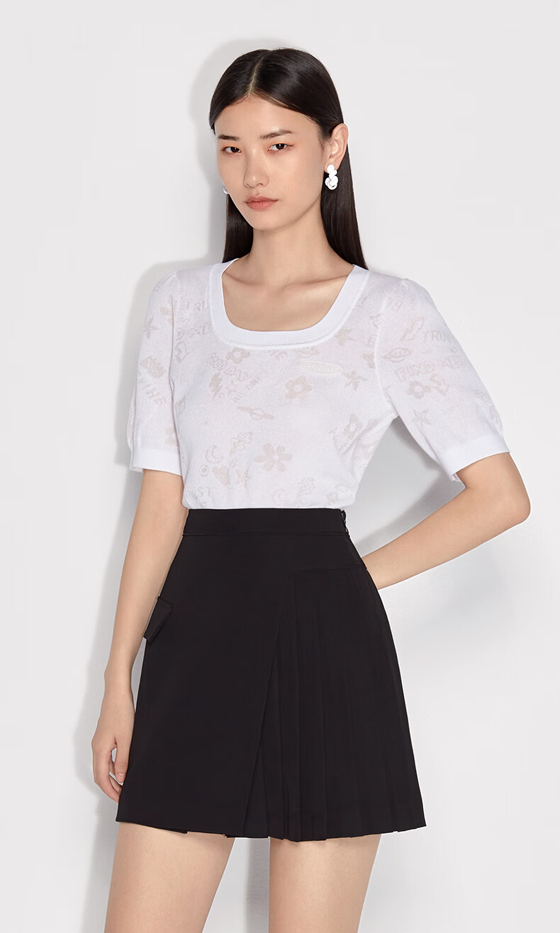 ochirly欧时力2022新款春装u领嵌纹胶章短袖针织衫女黄色410l