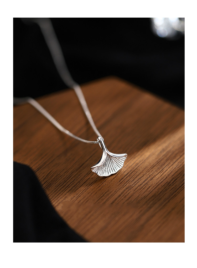 xign银杏叶项链2021年新款轻奢小众锁骨链女清新配饰夏季百搭925银