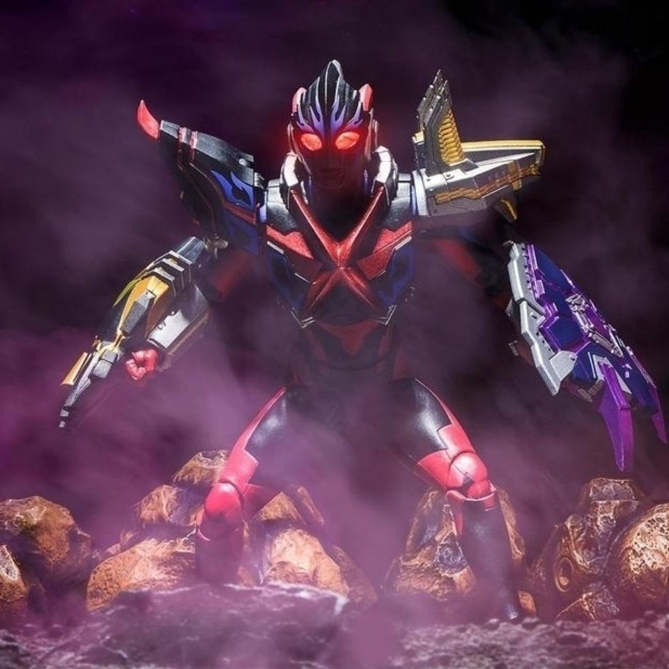 适用于()祖国版shf黑暗红色艾克斯奥特曼哥莫拉装甲男孩超可动玩具