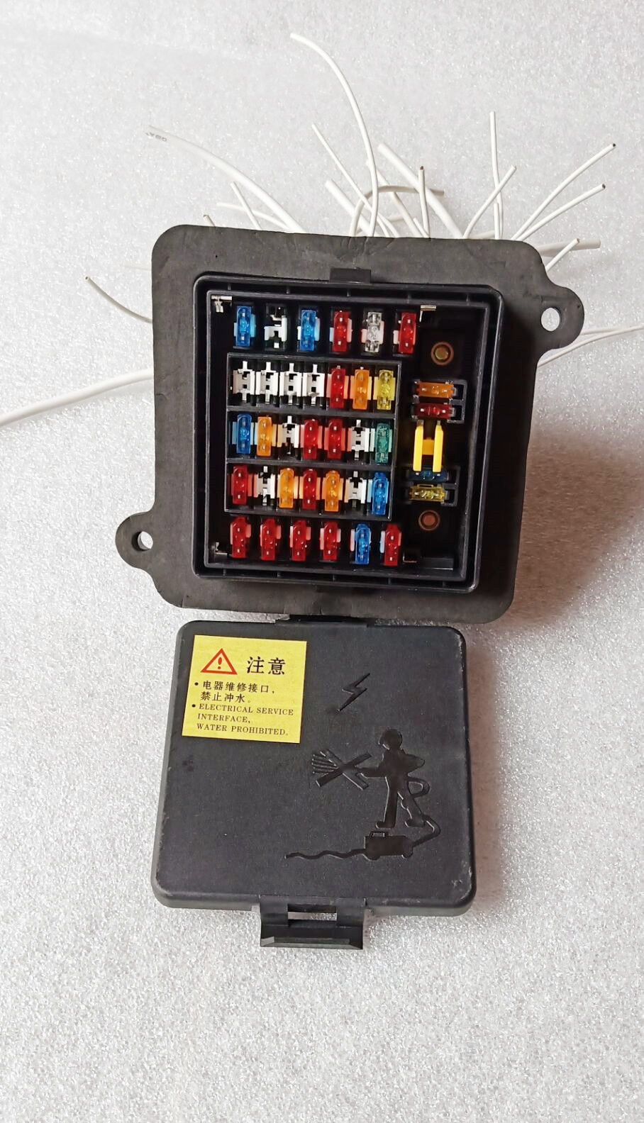 原装东风天锦驾驶室前面板下保险丝盒带线束总成熔断丝盒盖子保险丝盒