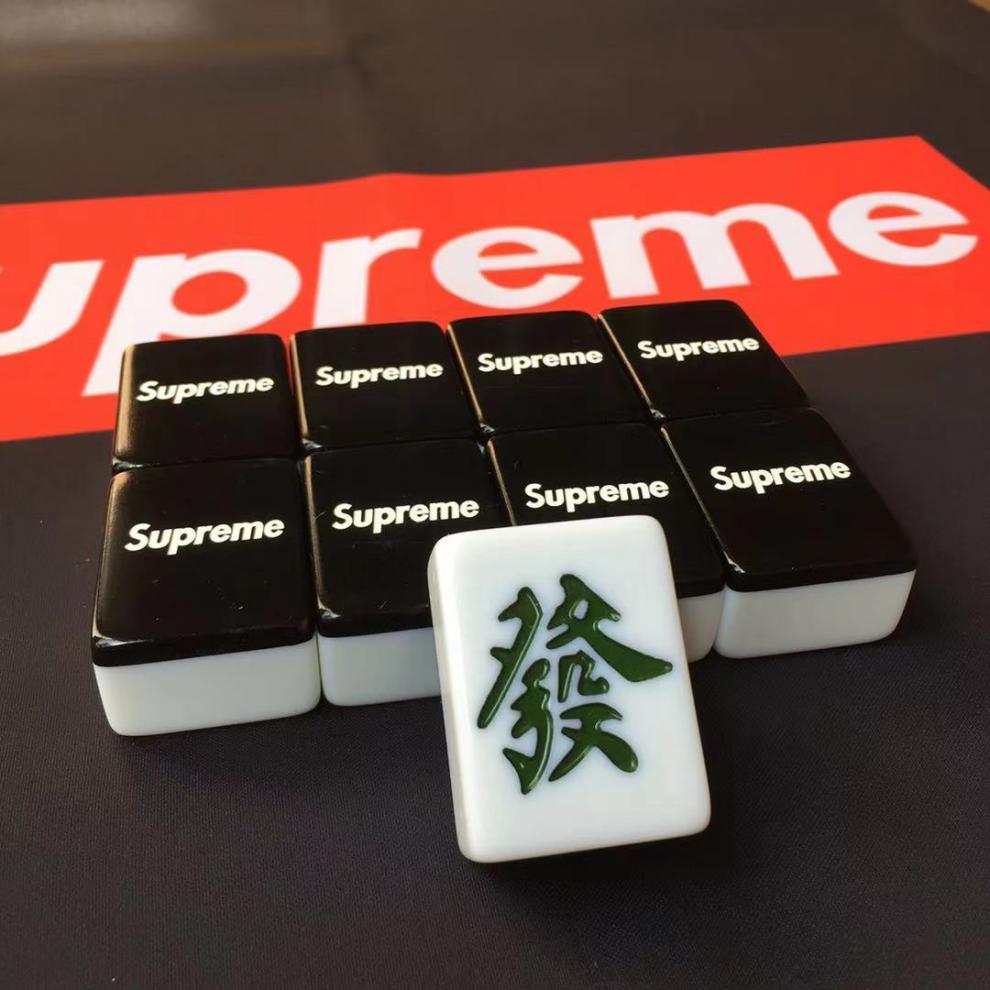 定制麻将潮牌红色手搓麻将家用手搓麻将字母卡通麻将牌手搓42黑色铝盒