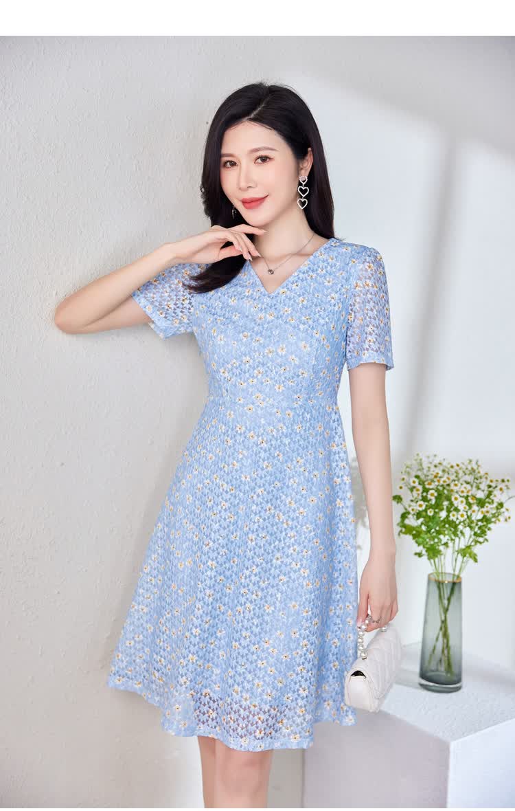 奢姿2022年夏装新款大码女装胖妹妹时尚气质小v领轻奢简约连衣裙蓝