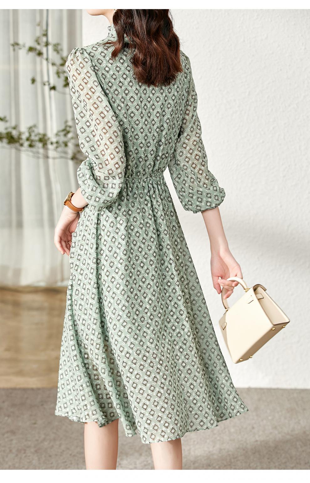 拉夫领修身碎花连衣裙女中长款2022春季新款收腰木耳边裙子v1139绿花