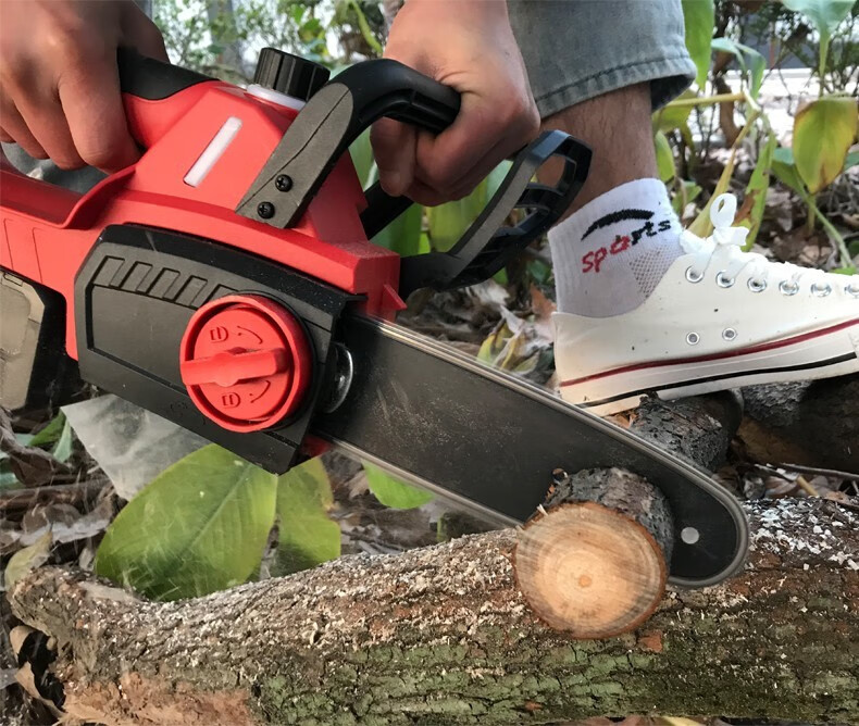 德国捷鸿充电式电锯家用锂电电链锯电动伐木锯手持果园修枝砍树链4寸