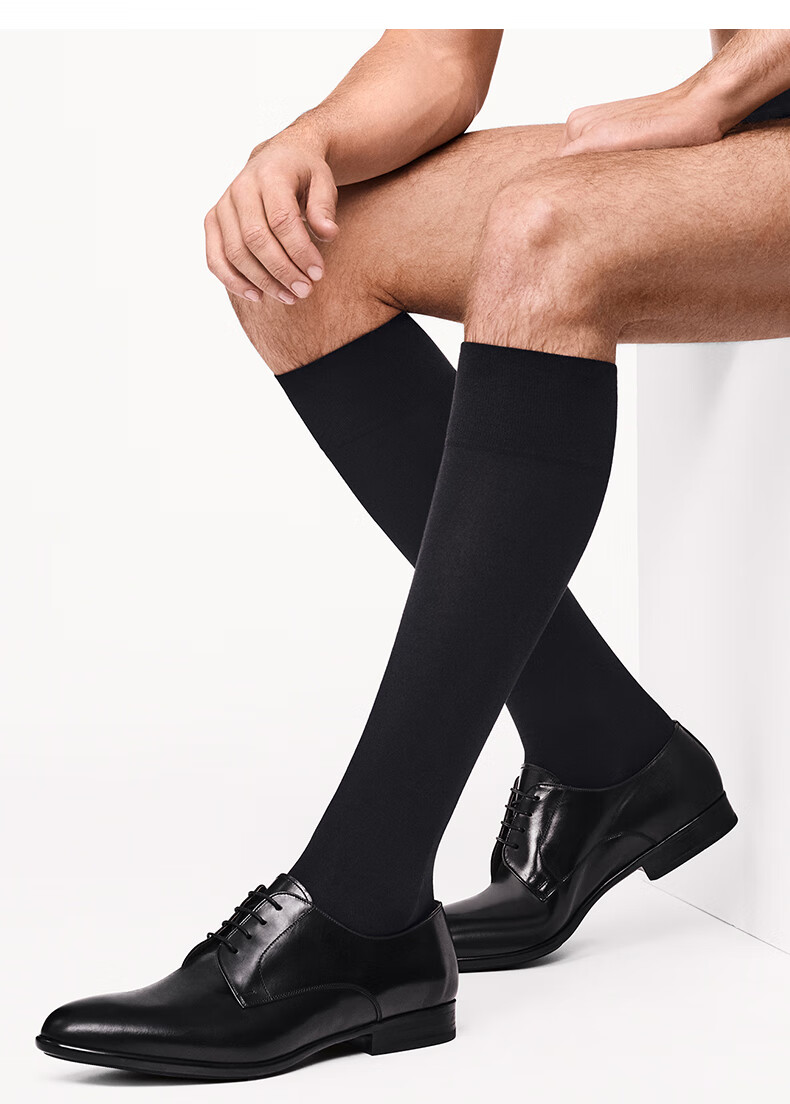 沃尔福特cotton棉质混纺天鹅绒柔软男士及膝小腿袜310667005黑色4546