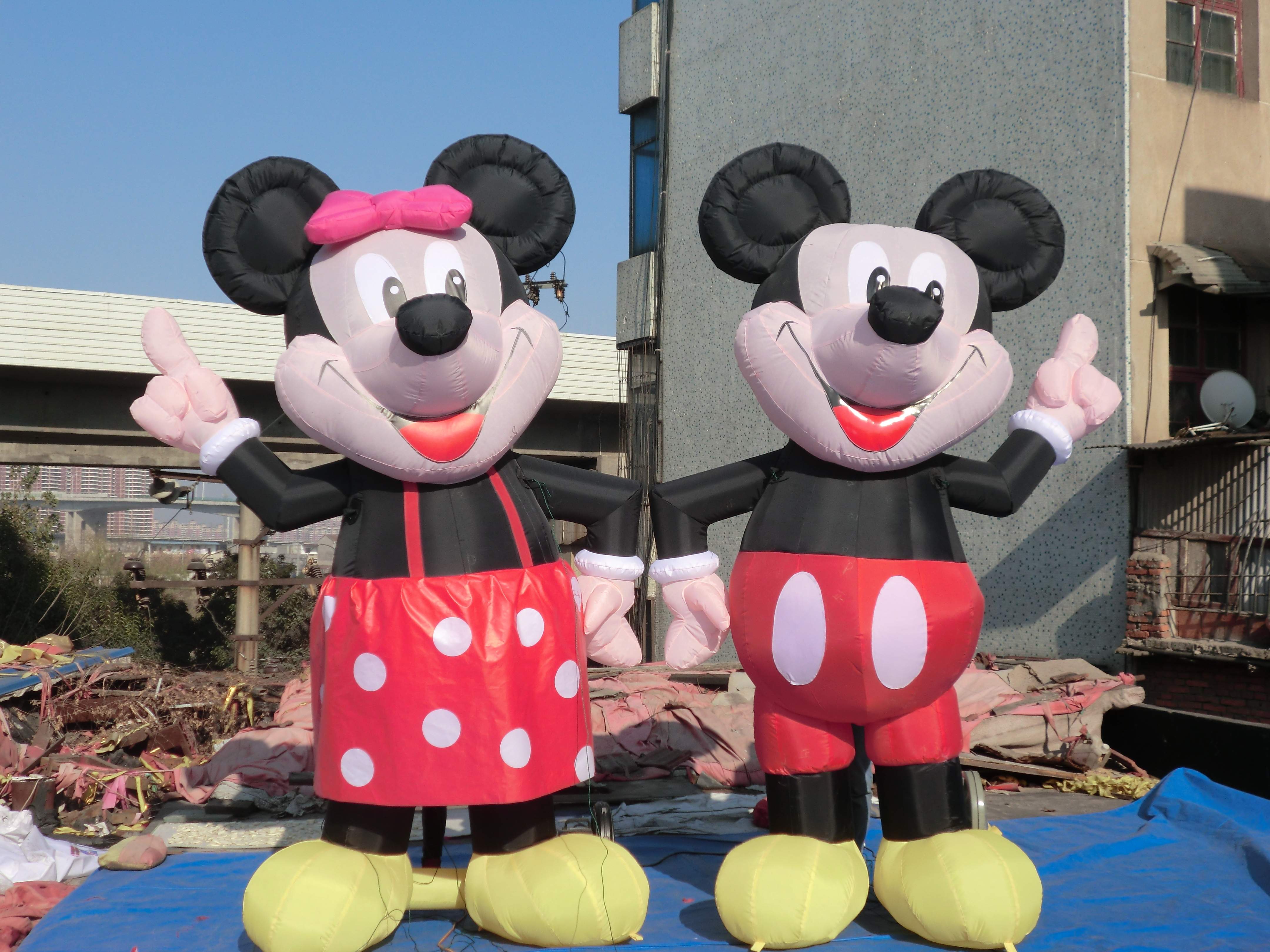 迪士尼disney商店同款叮当猫皮卡丘充气卡通气模迎宾行走人偶玩偶定制