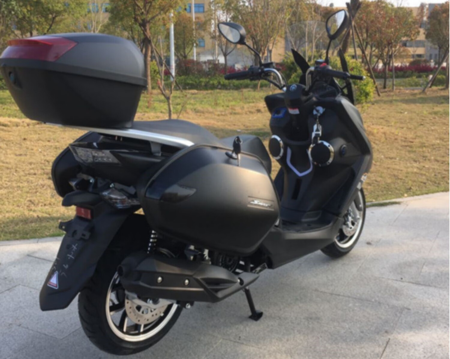 宏图踏板摩托车国4全新燃油整车鸿图狮吼150cc大型跑车电喷可上牌 三