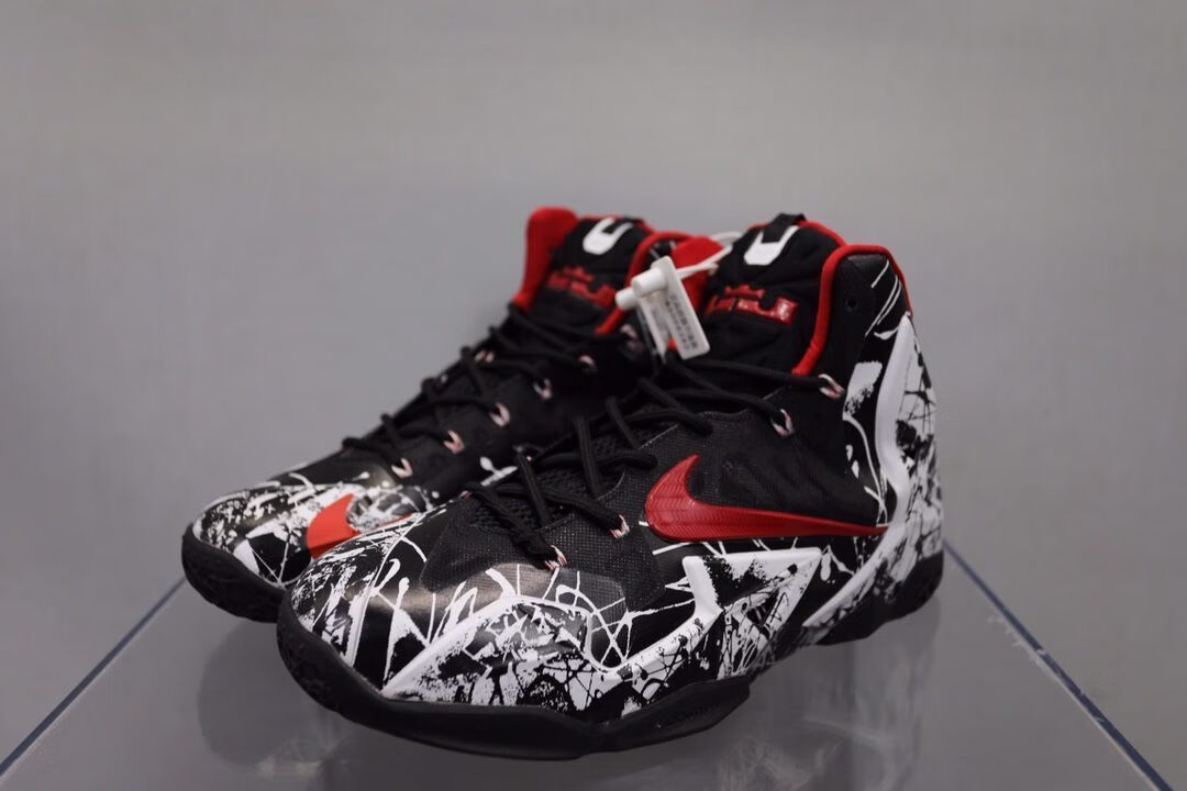 詹姆斯11代篮球鞋全明星夜光荧光绿鸳鸯涂鸦lebron11耐磨男运动鞋