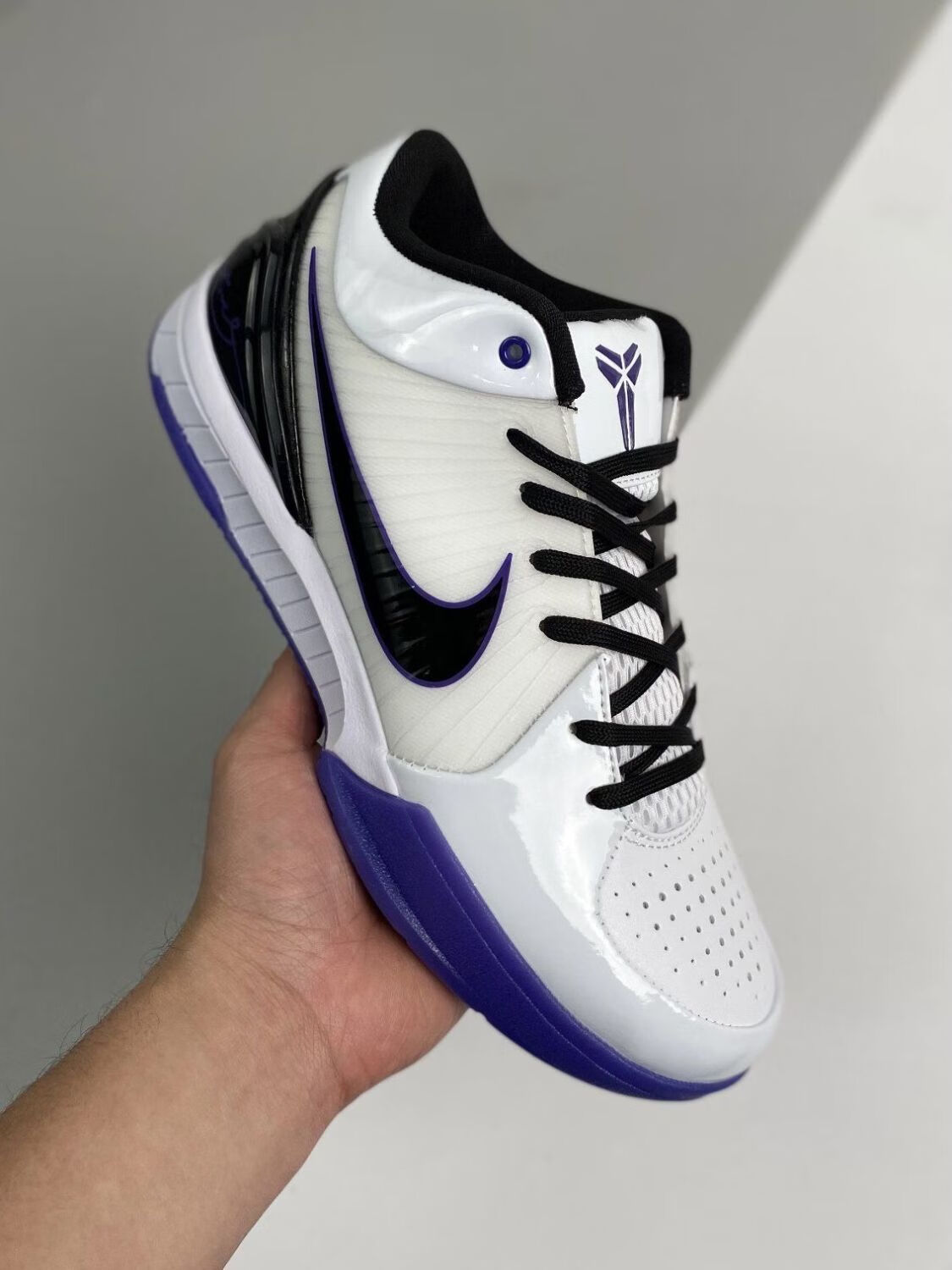 致敬黑曼巴科比4代篮球鞋爆款原装碳板实战战靴轻便 (原装碳板)紫金