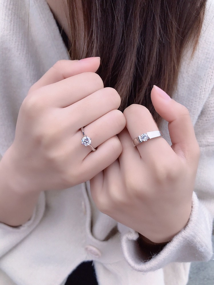 老凤祥款 pt950铂金戒指情侣结婚莫桑石1克拉仿真钻石对戒男女求婚