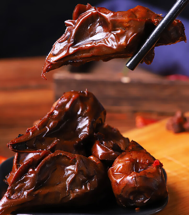 高开乡巴佬鸡头温州特产黑鸡肉黑鸡头童年的回忆鸡头酱卤乡巴佬磕磕龙