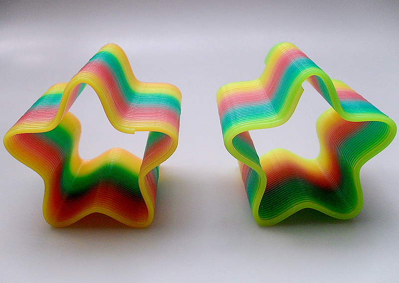 彩虹圈魔术圈 彩虹圈玩具抖音同款 大号 塑料弹簧圈夜光环魔力怀旧