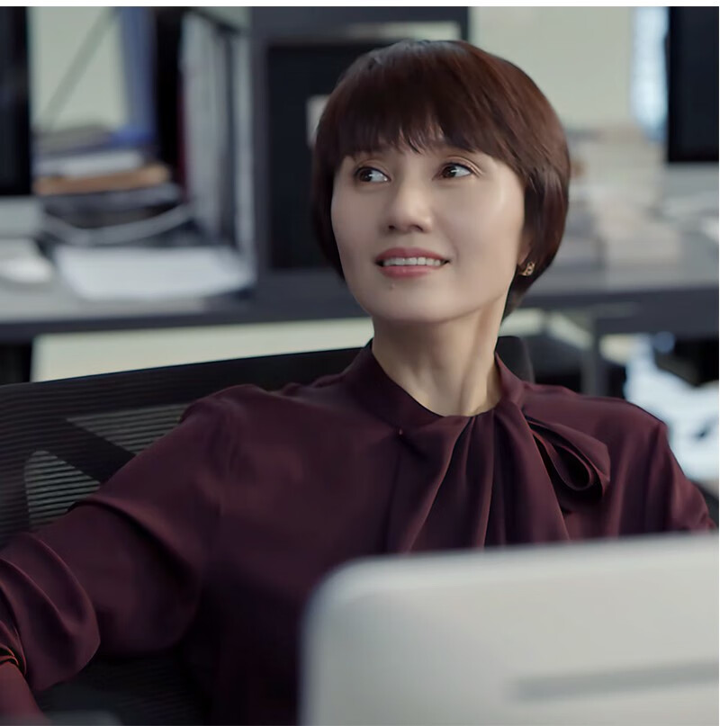 袁泉同款衣服 玫瑰之战袁泉顾念同款酒红色真丝衬衫女蝴蝶结飘带重磅