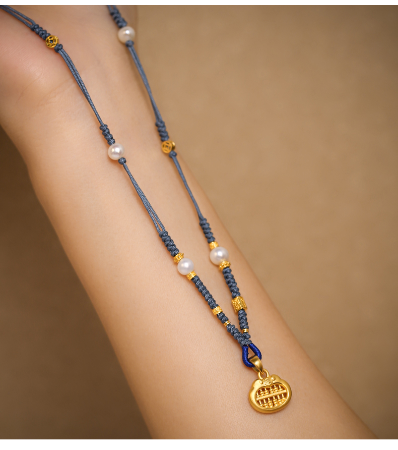 月斐珠宝古法黄金算盘吊坠编绳挂绳项链999足金搭配珍珠福字送妈妈女