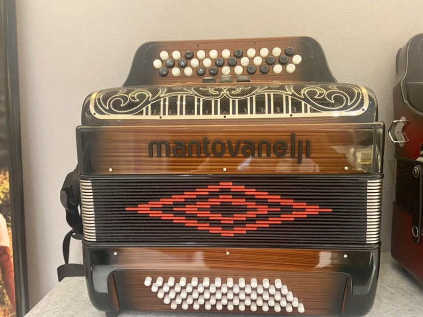 意大利蒙塔里尼,三排键钮60贝斯糖果色巴扬手风琴,6.