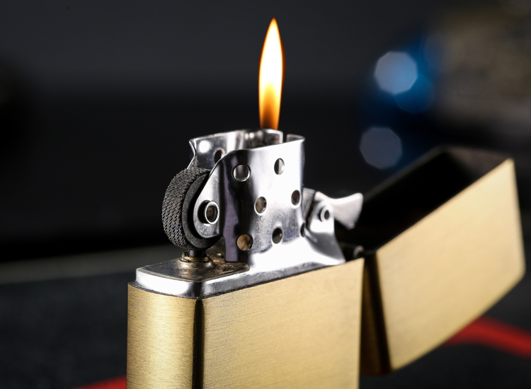 浮雕煤油打火机燃油翻盖打火石防风火机创意古典老式诚信打火机男 义