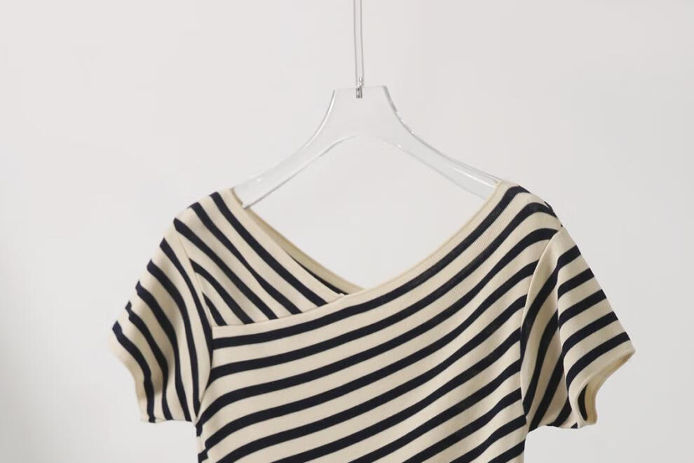 77ec3e6e539d225e.jpg' style=