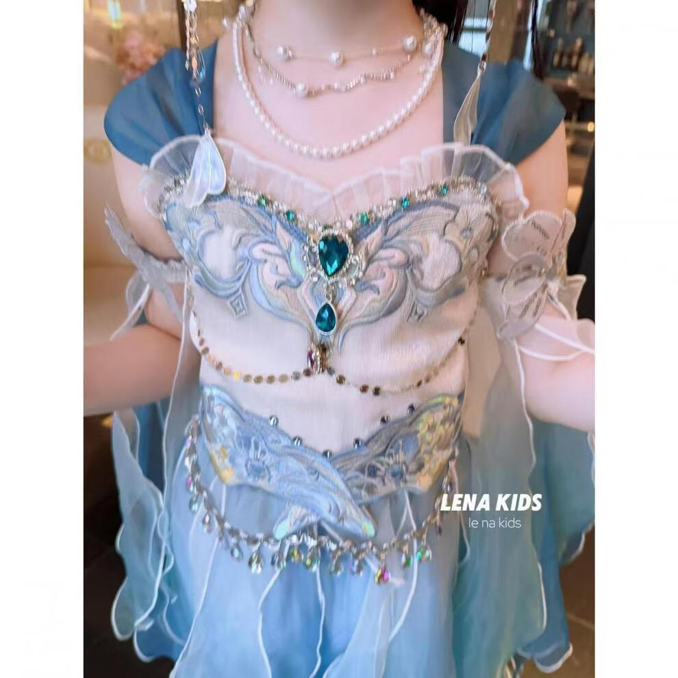 a7305d664835f617.jpg' style=