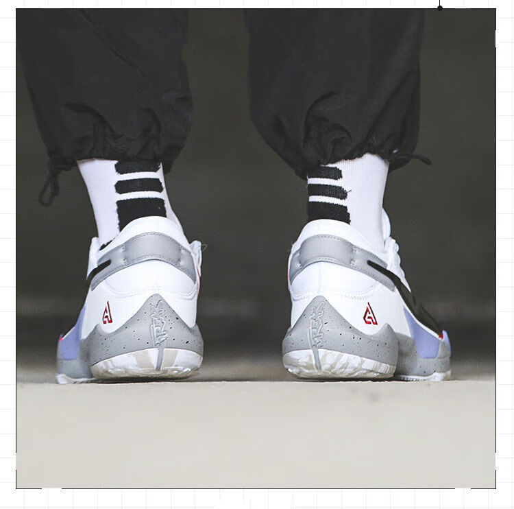 字母哥2代篮球鞋气垫实战球鞋二代白水泥缓震战靴透气运动 字母哥2代