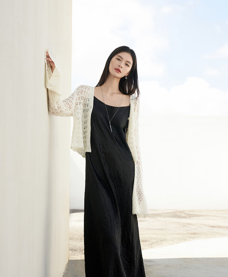 MEIYANG Hepburn Prequel Acetate Spaghetti Strap Dress, Light Luxury Satin Thin Strap Commuter Dress, Black Extended Version, Size S 28