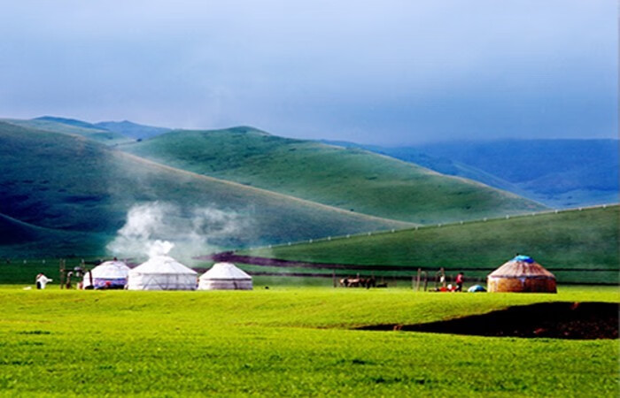 蒙古元素 蓝天白云草原蒙古元素壁画河流风景牛羊群骏马背景墙纸餐厅