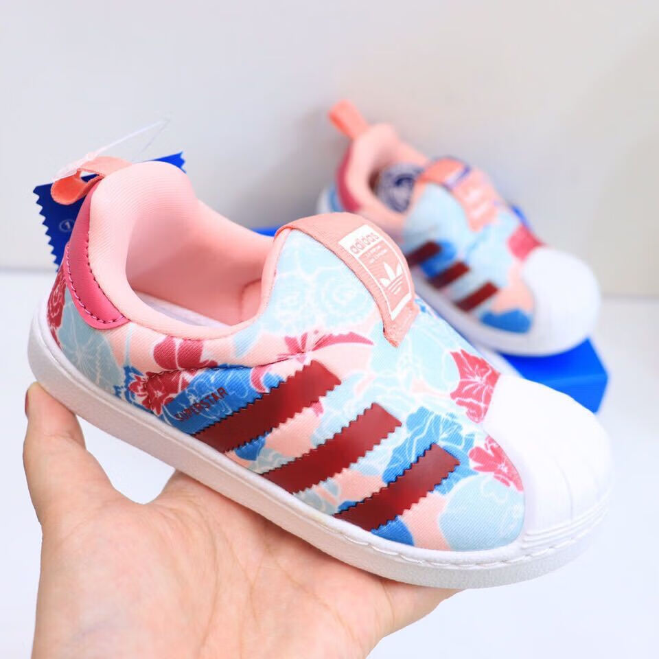 8e7fc64ee601181b.jpg' style=