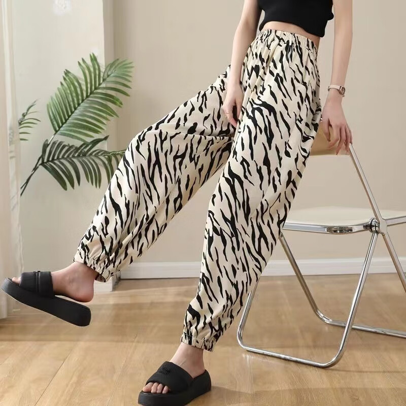 51265742ec672d51.jpg' style=