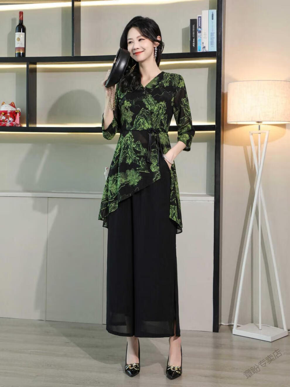c6f0d4d143f72140.jpg' style=