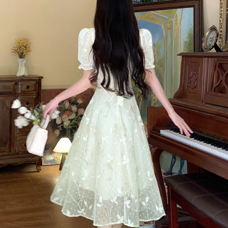 857916afde8b6f12.jpg' style=