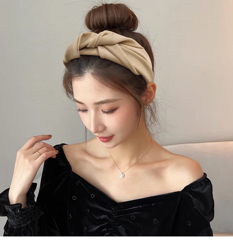 Dongyiyanxuan New Year Gift Headband for Women, High-End Hair Accessory with Teeth, Non-Slip Face-Washing Headband, Luxurious Crystal Hair Clip, Elegant Hair Ornament 1