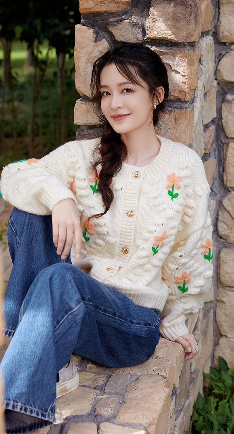 【心动毛衣】李沁同款诗凡黎针织开衫2022秋新款空调衫钩花上衣 米白