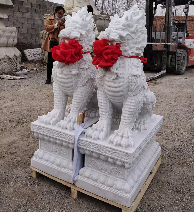 萧萧布落【轻奢高端】石雕麒麟龙爪一对汉白玉石麒麟门口青石晚霞红石