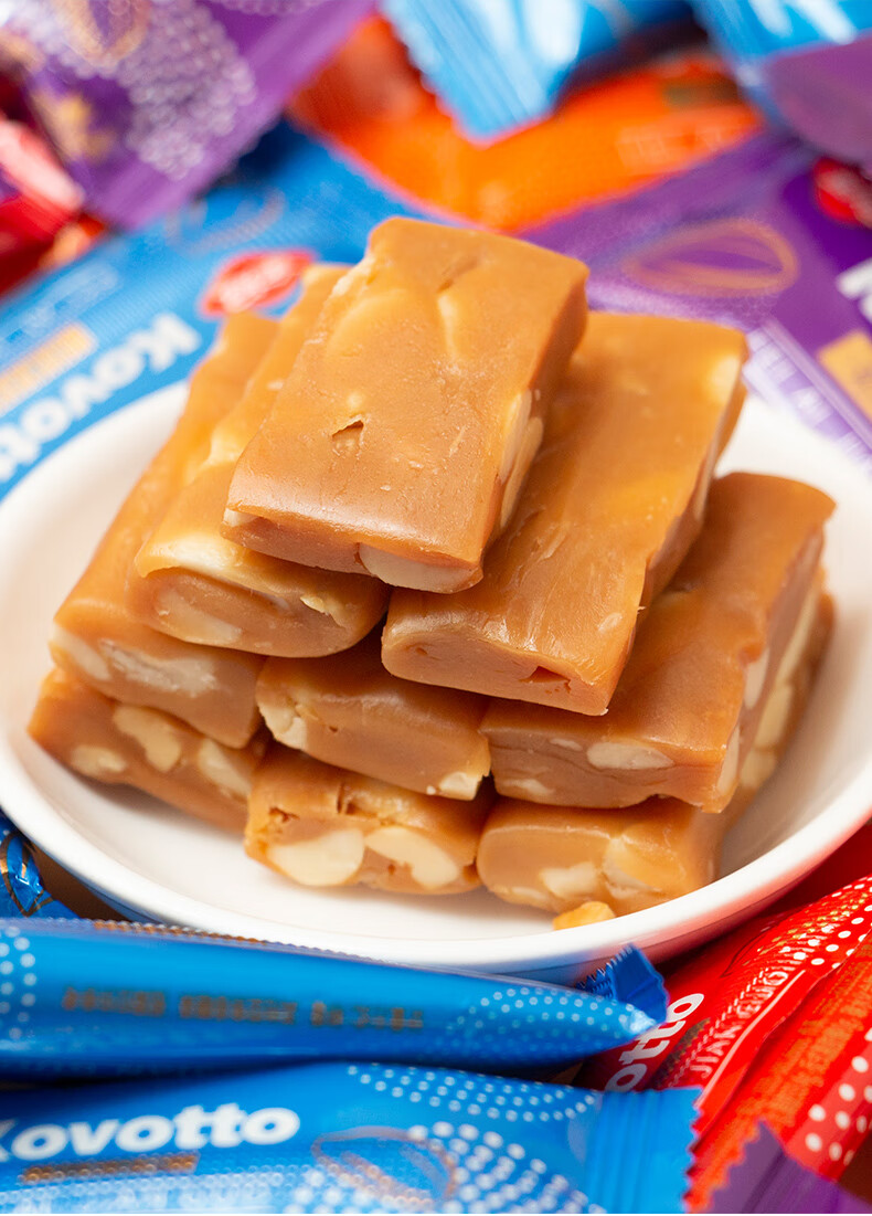 金冠 金冠咸味果仁夹心太妃糖花生坚果软糖高颜值红色喜糖婚糖散装 妃