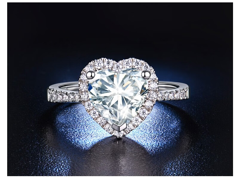 charm knife pt950铂金进口莫桑石群镶爱心形钻戒结求婚甜美粉钻黄