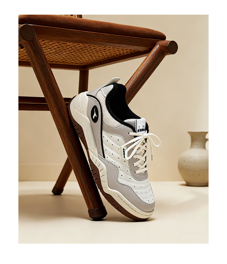Diadora Action Flash Low-Cut Sports Casual Shoes for Men and Women Silver Gray/White/Black N7482 Size 40 5