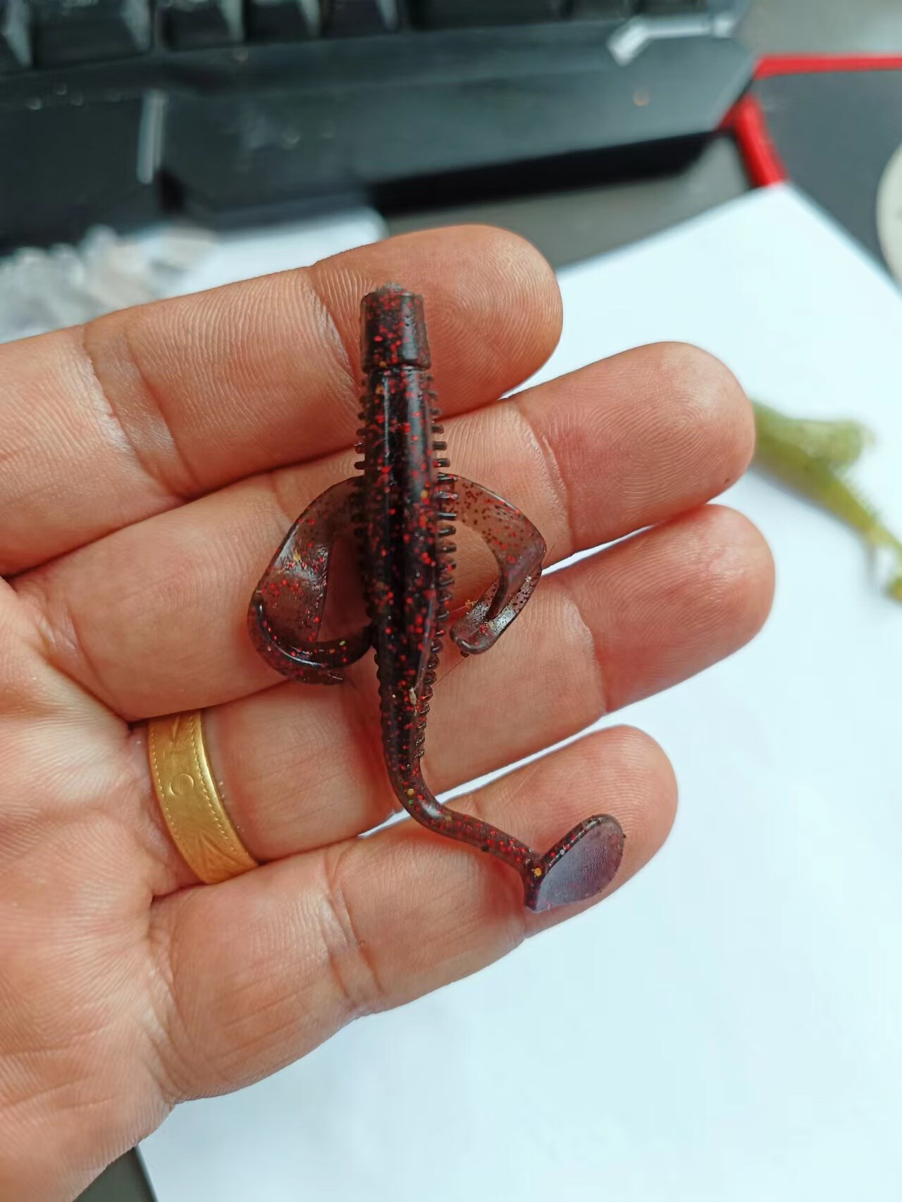 gov 新品飞鱼t尾软饵浮水铅头钩黑坑鲈鱼鳜鱼卷尾软虫添诱鱼剂路亚巡