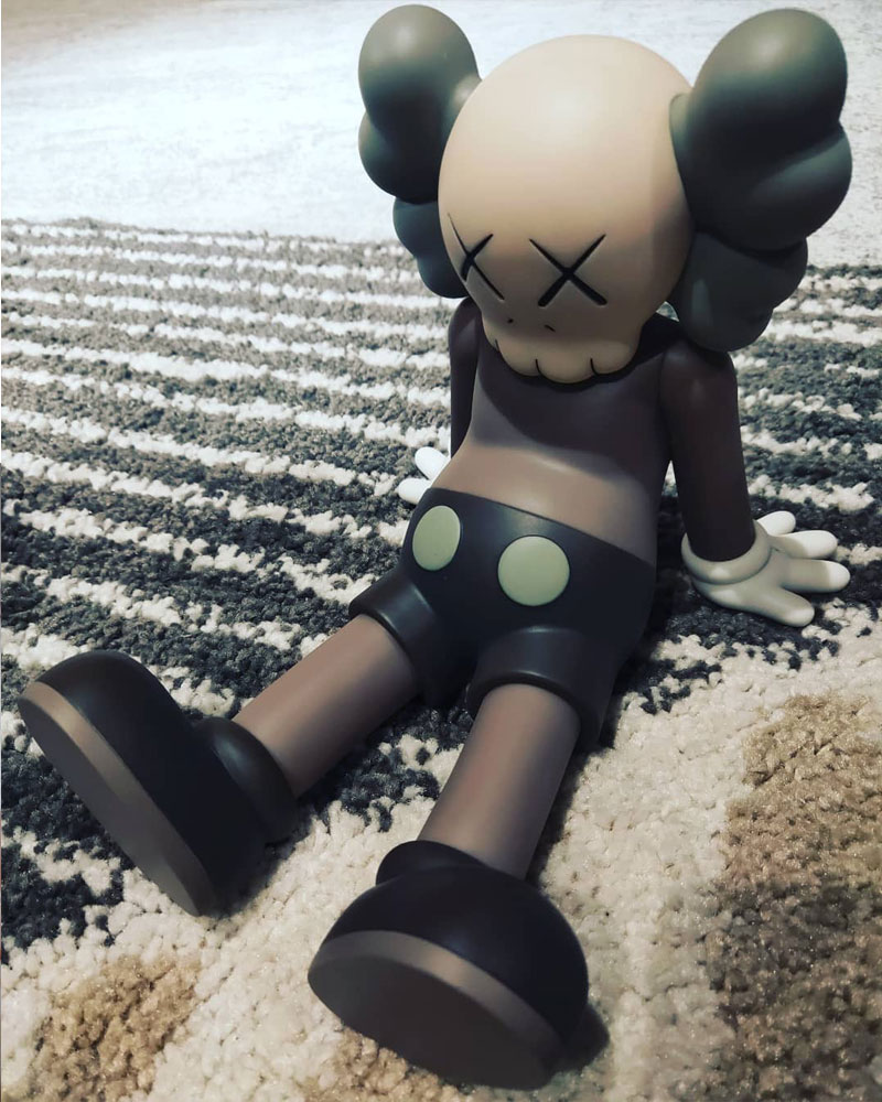 mand kaws holiday 公仔台北限定潮牌车载玩具玩偶摆件手办模型 灰色