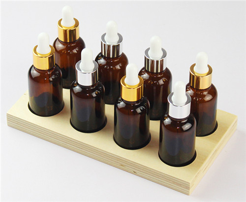 8,味觉瓶     由8个滴瓶组成.品尝各式味道,培养辨别基本味觉的能力.