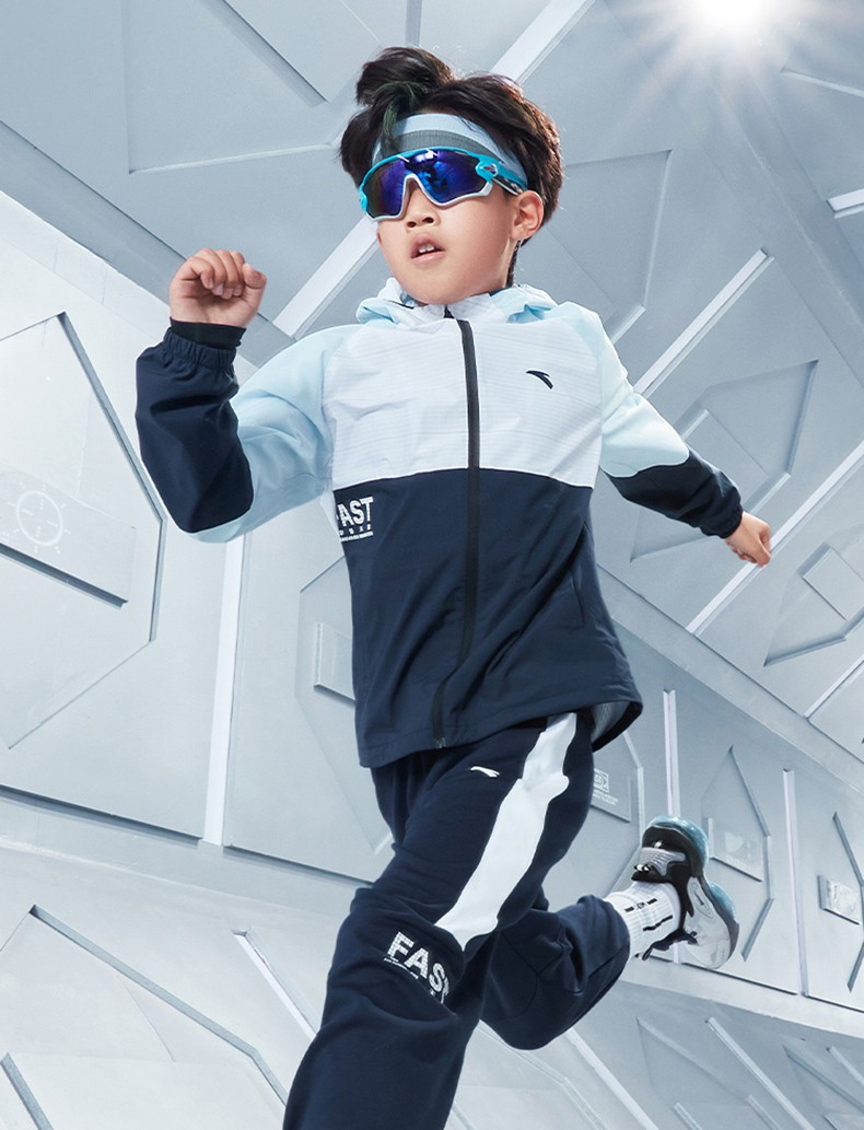 安踏儿童外套男童梭织薄外套2022年秋季新款舒适连帽潮流儿童装6-16岁