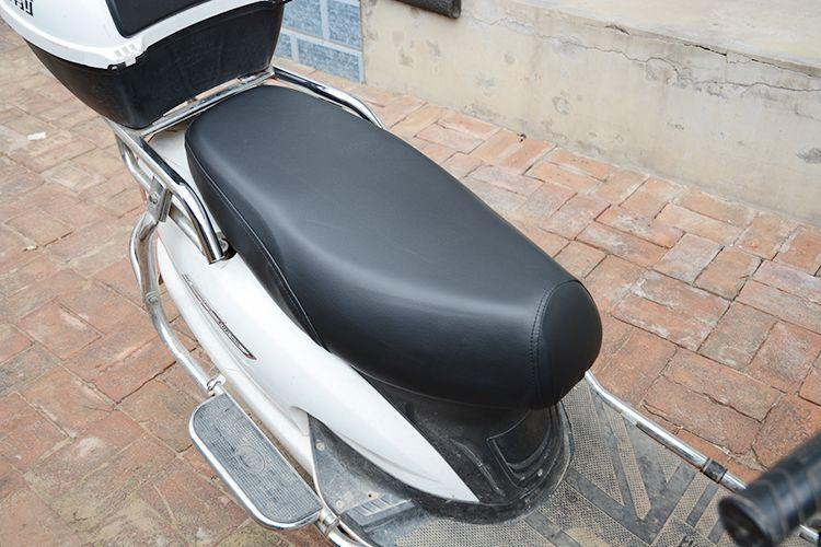 于豪爵铃木usr125hj125t21踏板摩托车坐垫套皮防水防晒四季皮革银色