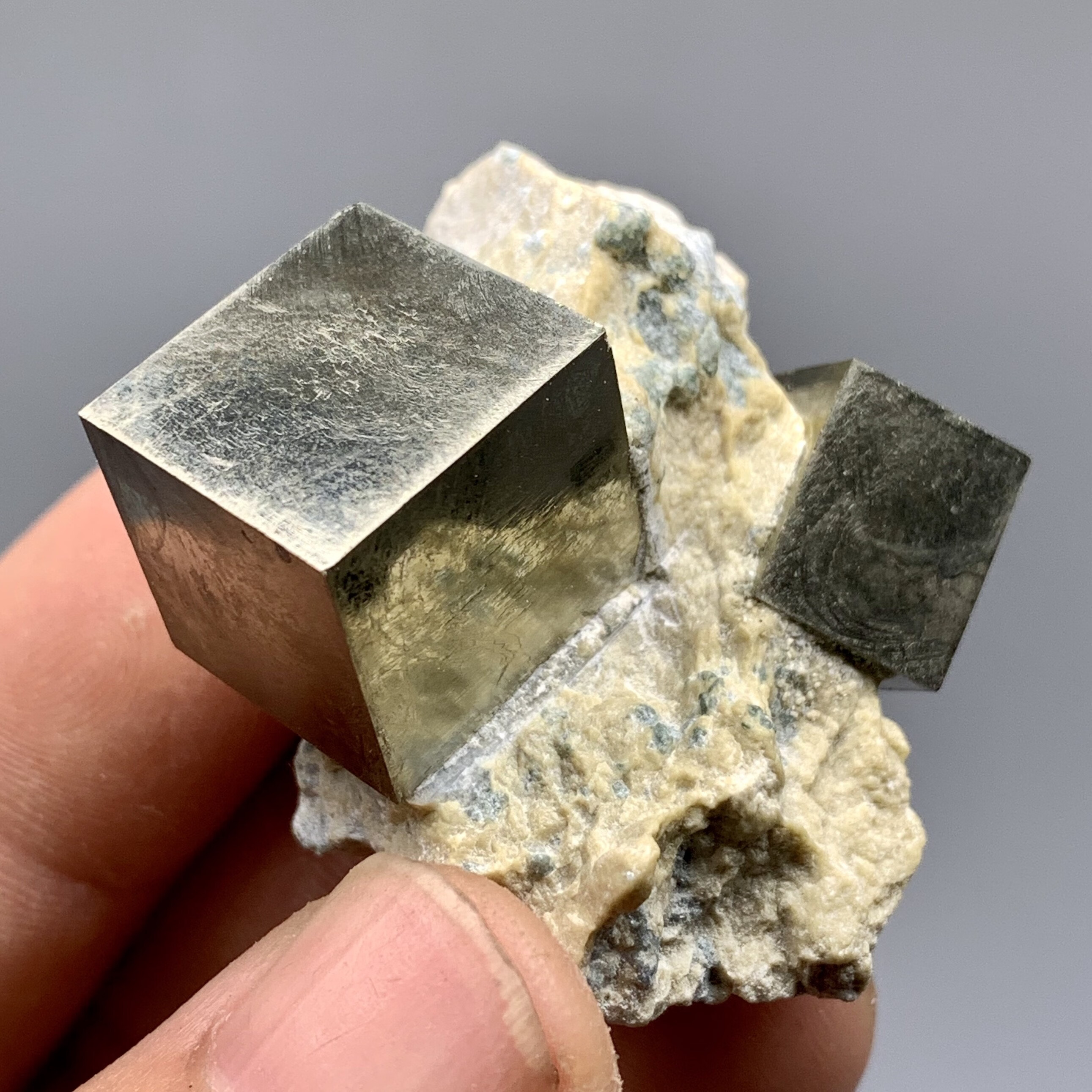 黄铁矿原石 西班牙黄铁矿立方体矿物晶体 教学标本矿石原石收藏石头