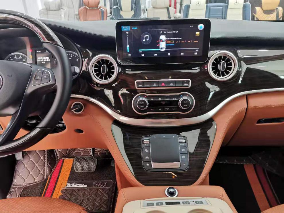 大通g10航空座椅g20沙发床艺术印花地板翻毛皮顶灯汽车内饰改装 大屏