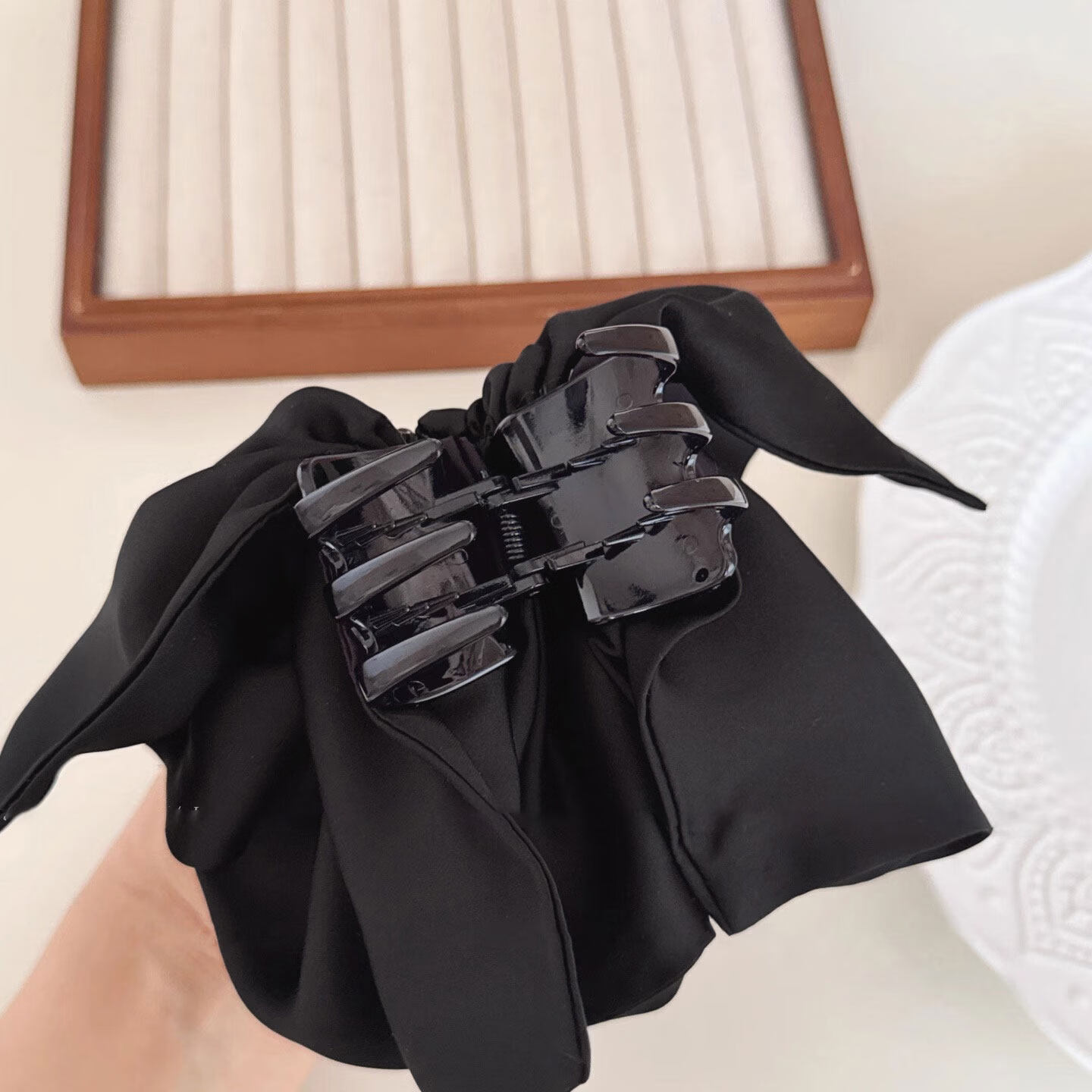 Dongyi Selected Black Bowknot 13cm Shark Clip Women's 2025 New Elegant Hair Clip Simple Versatile Hair Accessory 6