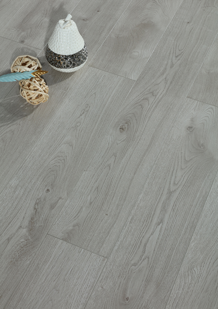 北欧灰色松木整芯三层实木复合地板家用卧室15mm水耐磨 1.