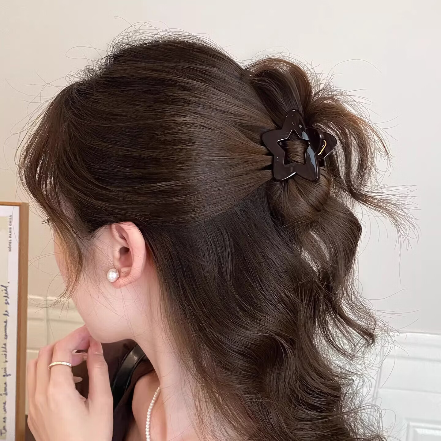 Jinglei Elegant Minimalist Hollow High Ponytail Triangle Claw Clip Shark Hair Clip New Hair Accessory for Women 2